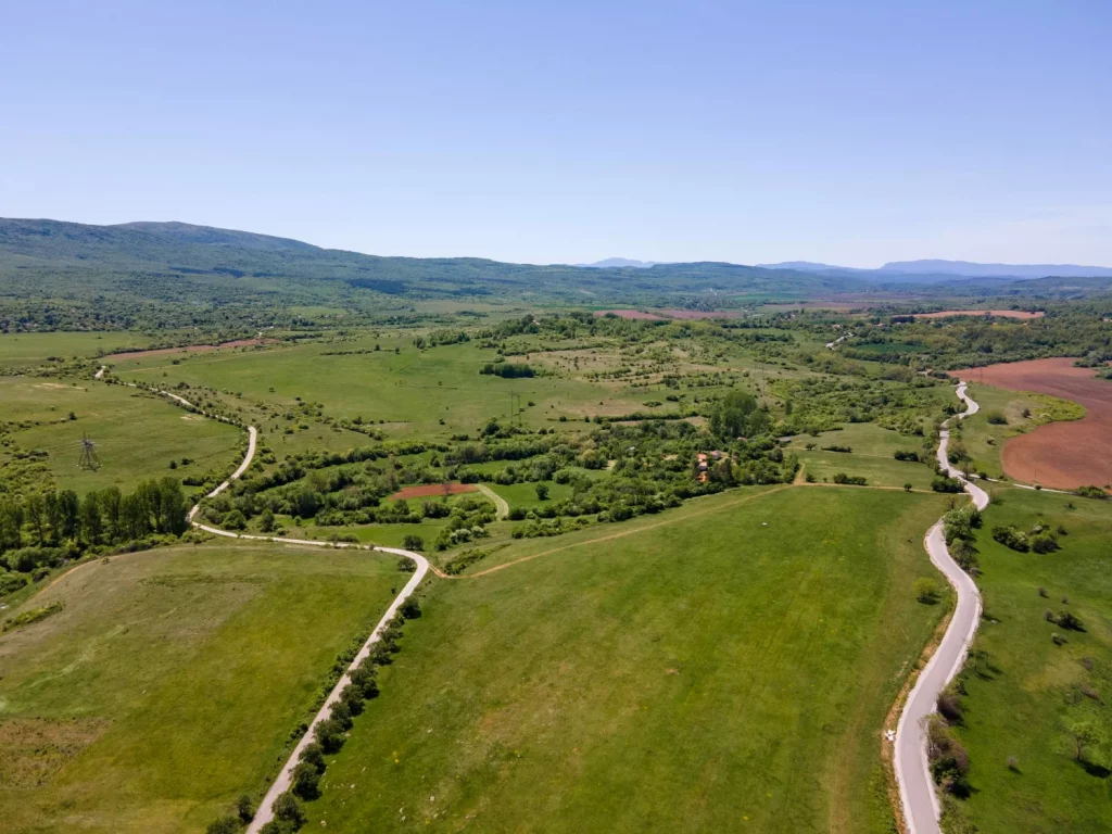 Cómo elegir el terreno para construir una casa prefabricada de hormigón: pendiente del terreno
